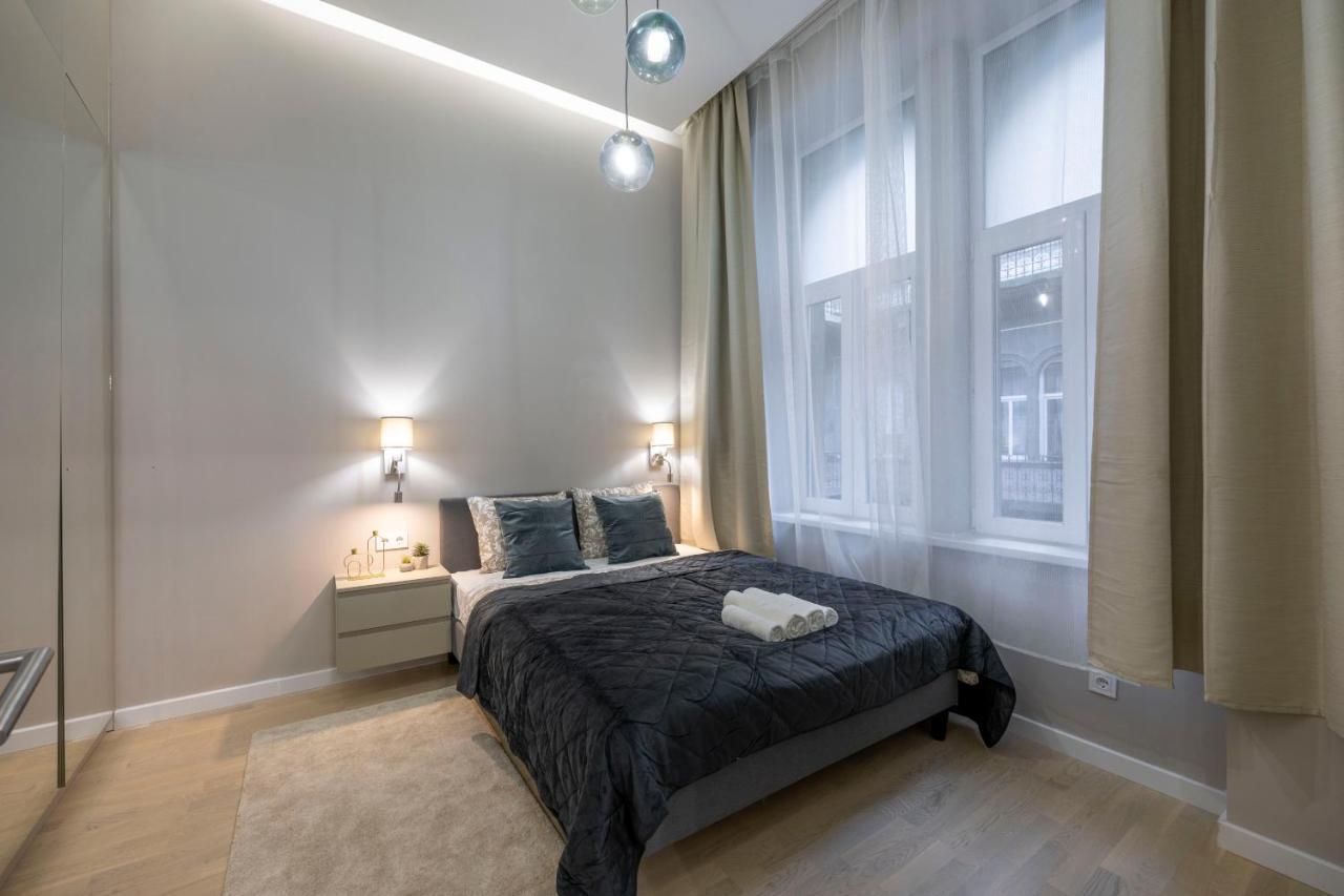 Luxurious & Spacious With Balcony Apartament *