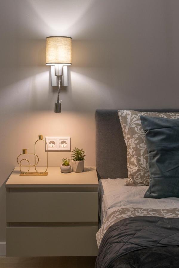 Luxurious & Spacious With Balcony Apartament *