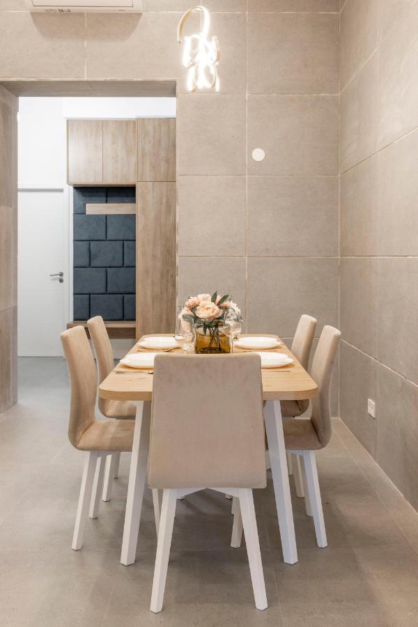 Luxurious & Spacious With Balcony Apartament *